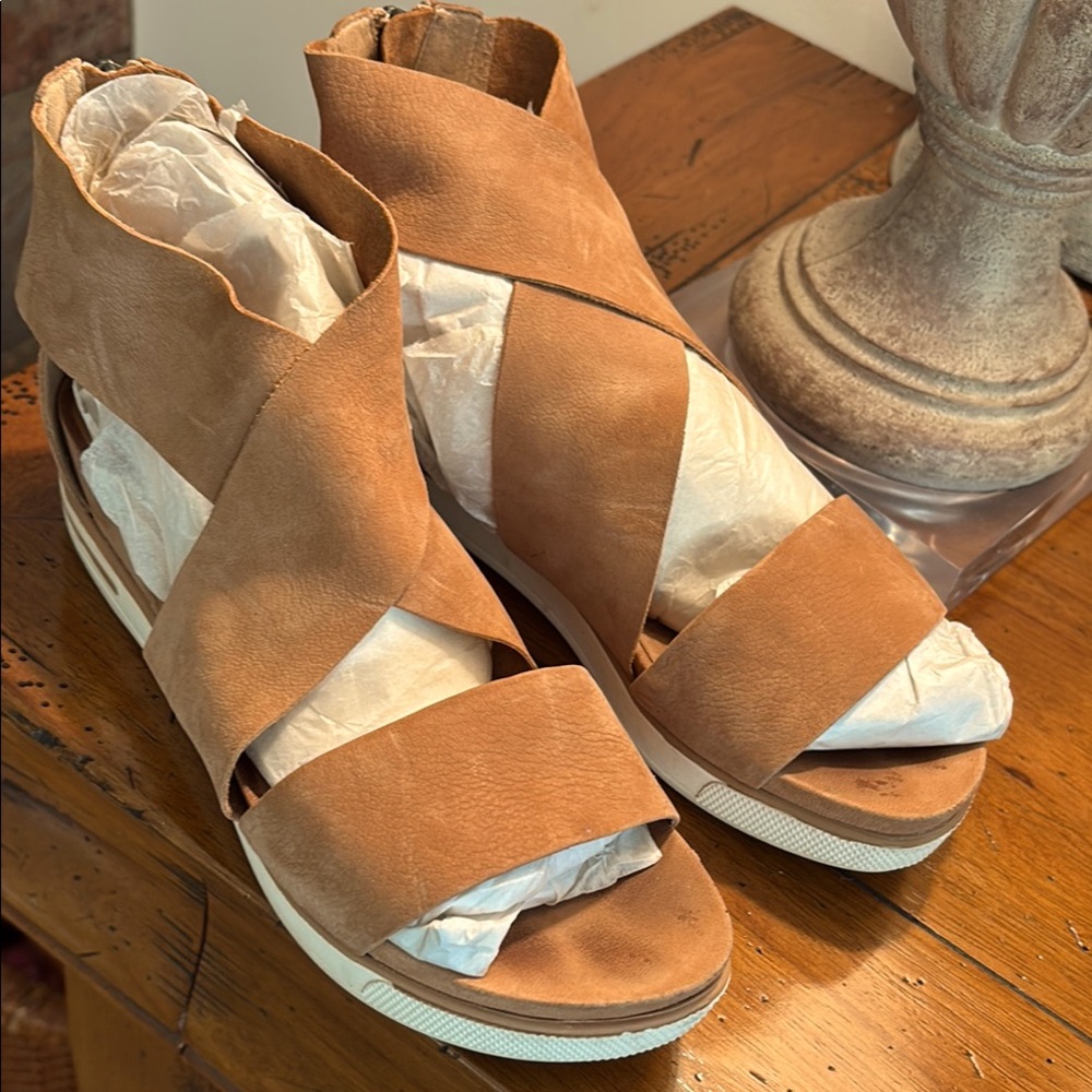 Women's Tan Sandals- Eileen Fisher -8M